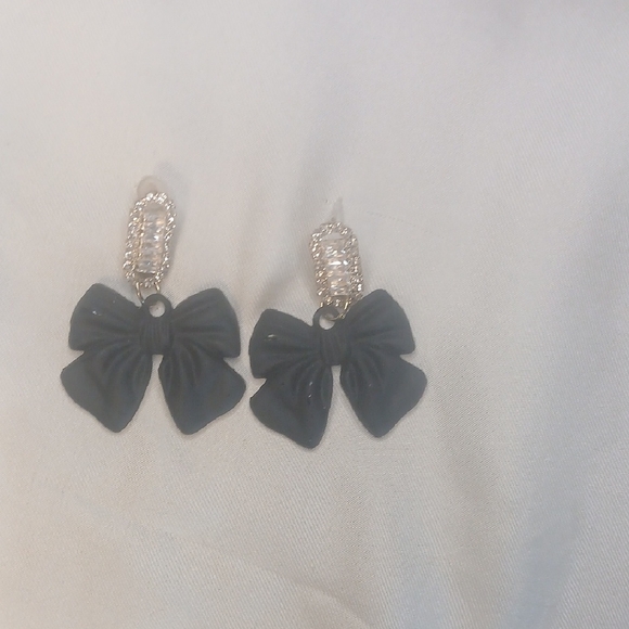 Elegant Black Bow Knot Earrings - Picture 2 of 4